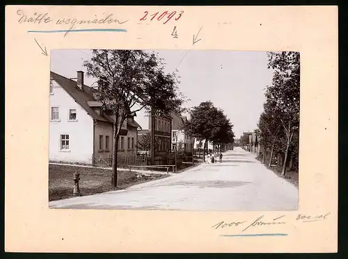 Fotografie Brück & Sohn Meissen, Ansicht Reitzenhain i. Erzg., Blick in die Bahnhofstrasse mit Postamt, Hydrant, Wohnhaus