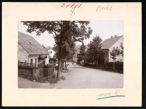 Fotografie Brück & Sohn Meissen, Ansicht Deutsch-Einsiedel, Blick in die Dorfstrasse auf das Gasthaus