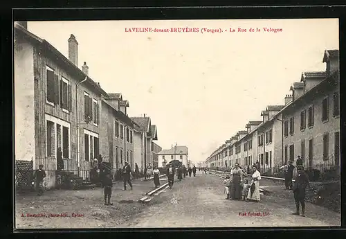 AK Laveline-devant-Bruyères, La Rue de la Vologne