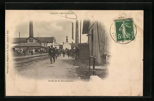 AK Thaon-les-Vosges, Sortie de la Blanchisserie