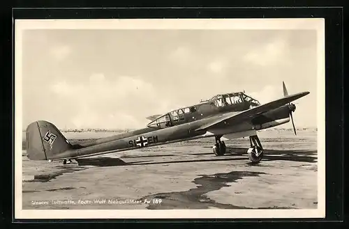 AK Focke-Wulf Nahaufklärer Fw 189 einsatzbereit auf dem Flugfeld, Militärflugzeug, 
