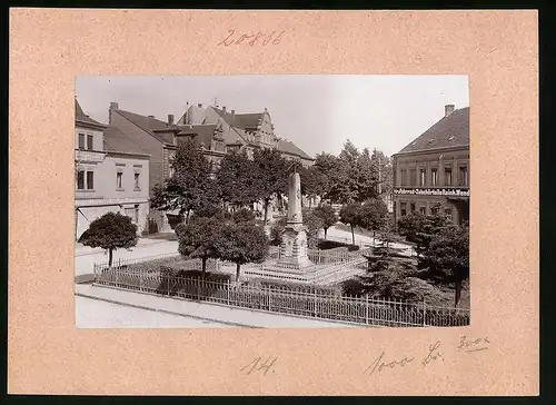 Fotografie Brück & Sohn Meissen, Ansicht Elsterwerda, Denkmalplatz mit Fahrradhandlung Reinh. Wendt, Geschäft Grunwald