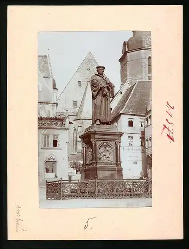 Fotografie Brück & Sohn Meissen, Ansicht Eisleben, Blick auf das Lutherdenkmal an der Kirche