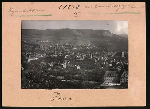 Fotografie Brück & Sohn Meissen, Ansicht Jena, Blick über die Stadt mit Kirche