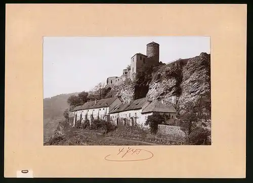 Fotografie Brück & Sohn Meissen, Ansicht Aussig, Blick auf die Burg Schreckenstein mit Wirtschaftsgebäuden