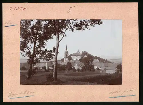 Fotografie Brück & Sohn Meissen, Ansicht Frauenstein i. Erzg., Blick auf die Stadt mit dem Schloss