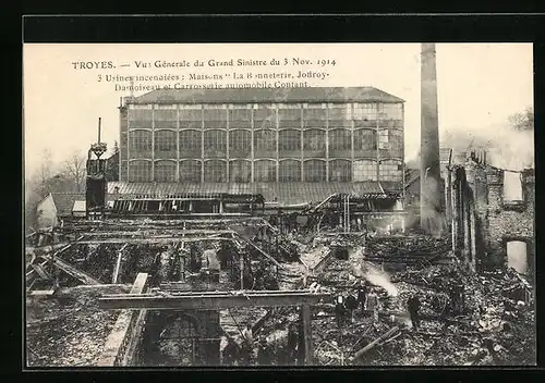 AK Troyes, Vue Générale du Grand Sinistre 1914, 3 Usines incendiées: Maisons La Bonneterie, Joffroy-Damoiseau..., Brand