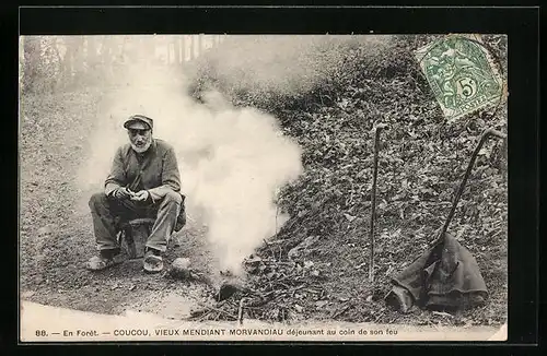 AK Morvan, En Forêt, Coucou, Vieux Mendiant Morvandiau dèjeunant au coin de son feu