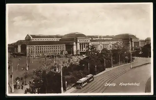AK Leipzig, Hauptbahnhof und Strasse mit Strassenbahn