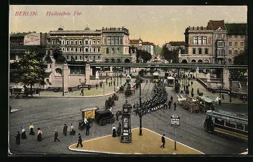 AK Berlin, Hallesches Tor mit Militärparade und Strassenbahnen