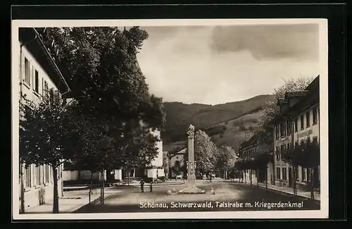 AK Schönau /Schwarzw., Talstrasse mit Kriegerdenkmal