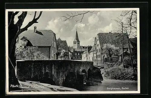 AK Berghausen /Baden, Ortspartie mit Brücke