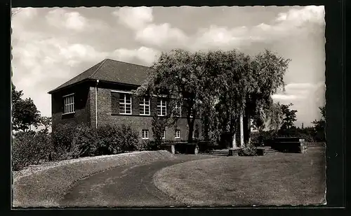 AK Moers-Meerbeck, Ehrenmal mit Turnhalle