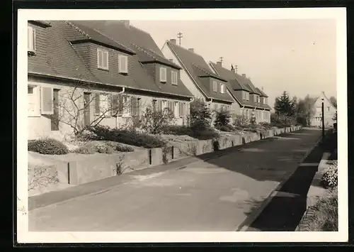 AK Karlsruhe-Gartenstadt, Dahlienweg mit Reihenhäusern