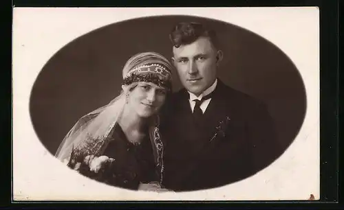 Foto-AK Hochzeitsfoto eines frisch vermählten Paares