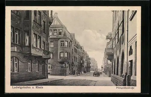 AK Ludwigshafen a. Rhein, Pfalzgrafenstrasse mit Passanten und Wagen