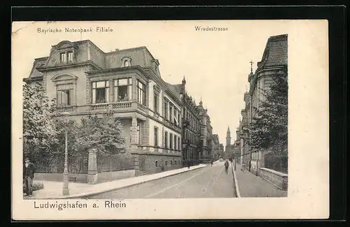 AK Ludwigshafen a. Rhein, Wredestrasse mit Filiale der Bayrischen Notenbank und Blick auf Kirche
