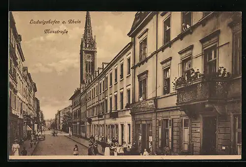 AK Ludwigshafen a. Rhein, Maxstrasse mit Kirchturm aus der Vogelschau