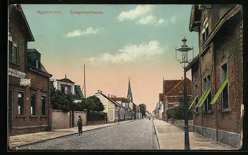 AK Oggersheim, Speyererstrasse mit Brauhaus und Blick auf Kirchturm