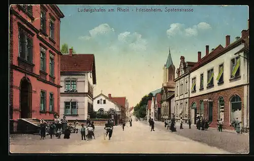 AK Ludwigshafen /Rh., Friesenheim - Spatenstrasse mit Passanten