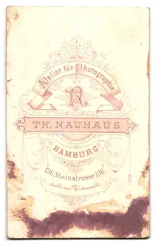 Fotografie Th. Nauhaus, Hamburg, Steinstrasse 136, Bürgerlicher mit Zwirbelschnauzer und Seitenscheitel