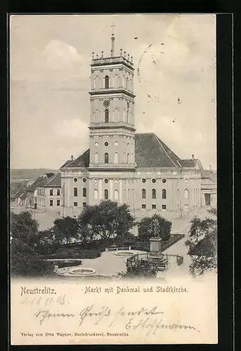 AK Neustrelitz, Markt mit Denkmal und Stadtkirche