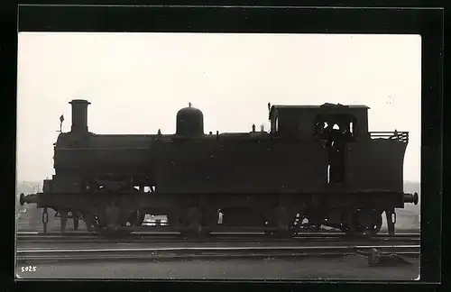 AK Englische Eisenbahn Nr. 26 mit posierenden Lokführern