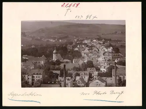 Fotografie Brück & Sohn Meissen, Ansicht Olbernhau i. E., Blick über die Dächer der Stadt mit Strassenpartie