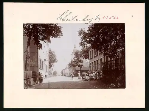 Fotografie Brück & Sohn Meissen, Ansicht Scheibenberg i. Erzg., Strassenpartie an der Bürgerschule, Kinder auf der Strasse