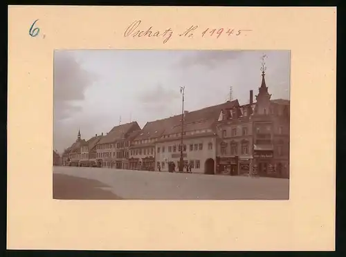 Fotografie Brück & Sohn Meissen, Ansicht Oschatz, Altmarkt mit Hotel Weisses Ross und zum goldenen Löwen, Geschäfte