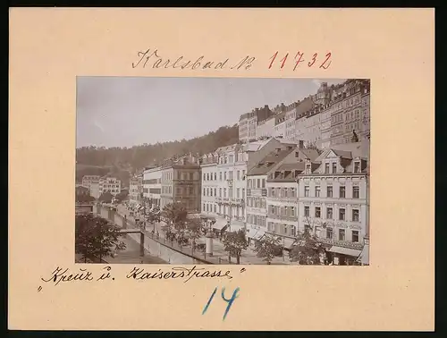 Fotografie Brück & Sohn Meissen, Ansicht Karlsbad, Blick auf die Kreuz- und Kaiserstrasse, Glaswaren Anton Kellner