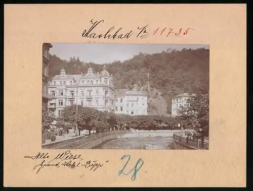 Fotografie Brück & Sohn Meissen, Ansicht Karlsbad, alte Wiese mit dem Grand Hotel Pupp, Haus Mattoni