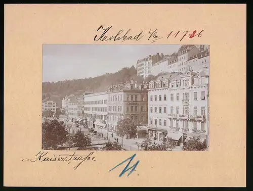 Fotografie Brück & Sohn Meissen, Ansicht Karlsbad, Kaiserstrasse mit Restaurant Brüder Hanika, Hotel de Rossie