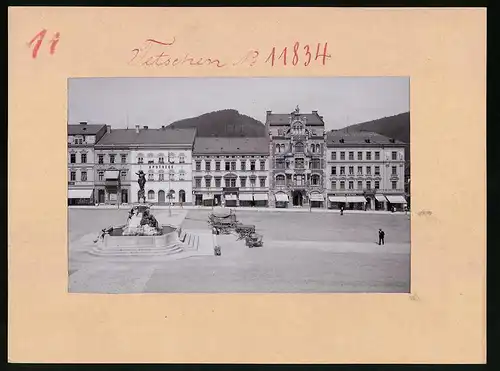 Fotografie Brück & Sohn Meissen, Ansicht Tetschen, Markt mit Apotheke, Geschäfte Bernard Steiner, Carl Heller, Brunnen