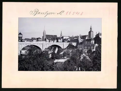 Fotografie Brück & Sohn Meissen, Ansicht Bautzen, Blick auf die Stadt mit der Kronprinzenbrücke