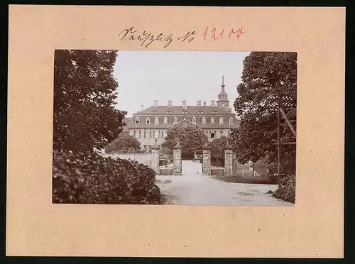 Fotografie Brück & Sohn Meissen, Ansicht Seusslitz, Eingang zum Schloss