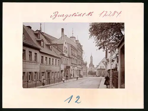 Fotografie Brück & Sohn Meissen, Ansicht Burgstädt, Kantor-Meister-Strasse mit Verlagshaus Burgstädter Anzeiger