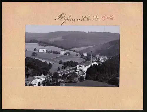 Fotografie Brück & Sohn Meissen, Ansicht Flossmühle i. Erzg., Blick auf die Mühle mit Eisenbahnschienen