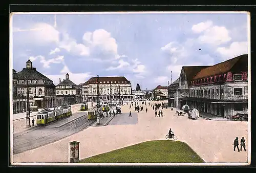 AK Karlsruhe, Strassenbahnen auf dem Bahnhofsplatz