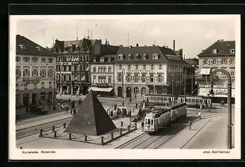 AK Karlsruhe, Pyramide, Dresdner Bank, Strassenbahnen