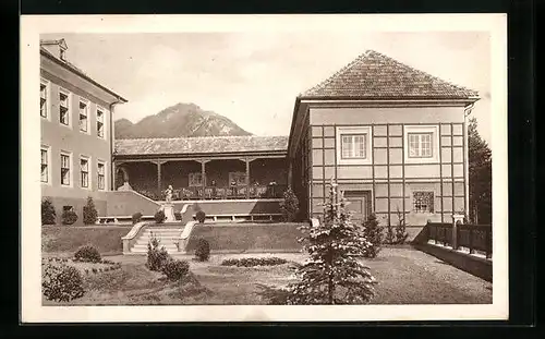 AK Hochzirl, Heilanstalt - Südwestfront mit Verbindungsgasse zur Frauenliegehalle