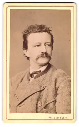 Fotografie Fritz von Bosio, Judenburg, Gardeplatz 169, Bärtiger Herr mit etwas wildem Haar
