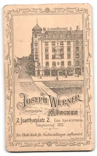 Fotografie Joseph Werner, München, Isarthorplatz 2, Junger Mann mit spitzbübigem Blick