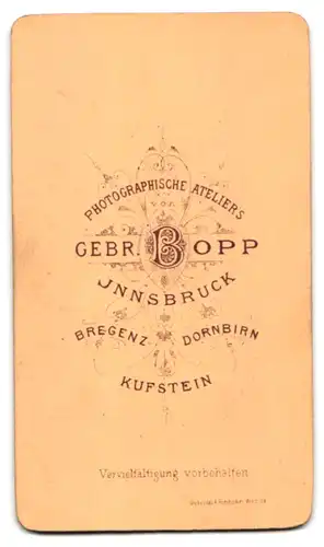 Fotografie Gebr. Bopp, Innsbruck, Portrait einer Dame mit Rüsche am Kleid