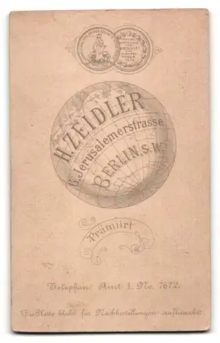 Fotografie H. Zeidler, Berlin S. W., Jerusalemerstrasse 6, Vollbäriger Herr im Anzug