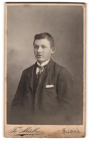 Fotografie Fr. Müller, Buchs, Neue Schulhausstrasse, Junger Herr mit Krawatte