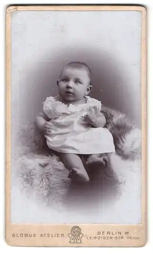 Fotografie Globus Atelier, Berlin W., Leipziger Str. 132 /135, Neugieriges süsses Baby