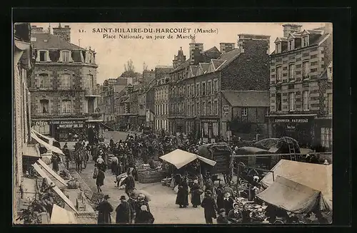 AK Saint-Hilaire-du-Harcouet, Place Nationale un jour de Marché