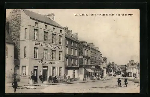 AK La Haye-du-Puits, Place de l`Eglise et rue du Pont