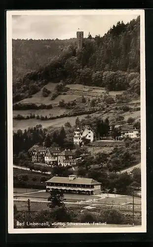 AK Bad Liebenzell /württbg. Schwarzwald, Das Freibad und Umgebung